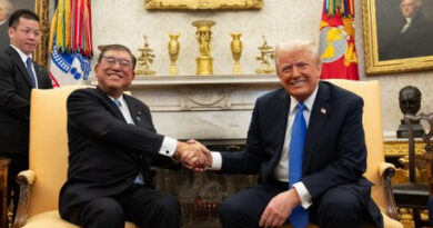 US President Donald trump shakes hands with Japanese Prime Minister Ishiba Shigeru